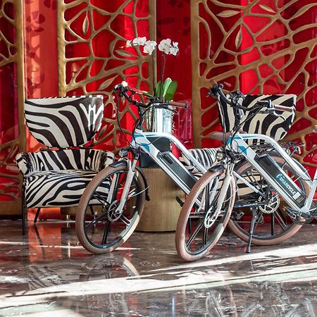 Emporium Hotel South Bank Брисбен Экстерьер фото Bicycles at the lobby