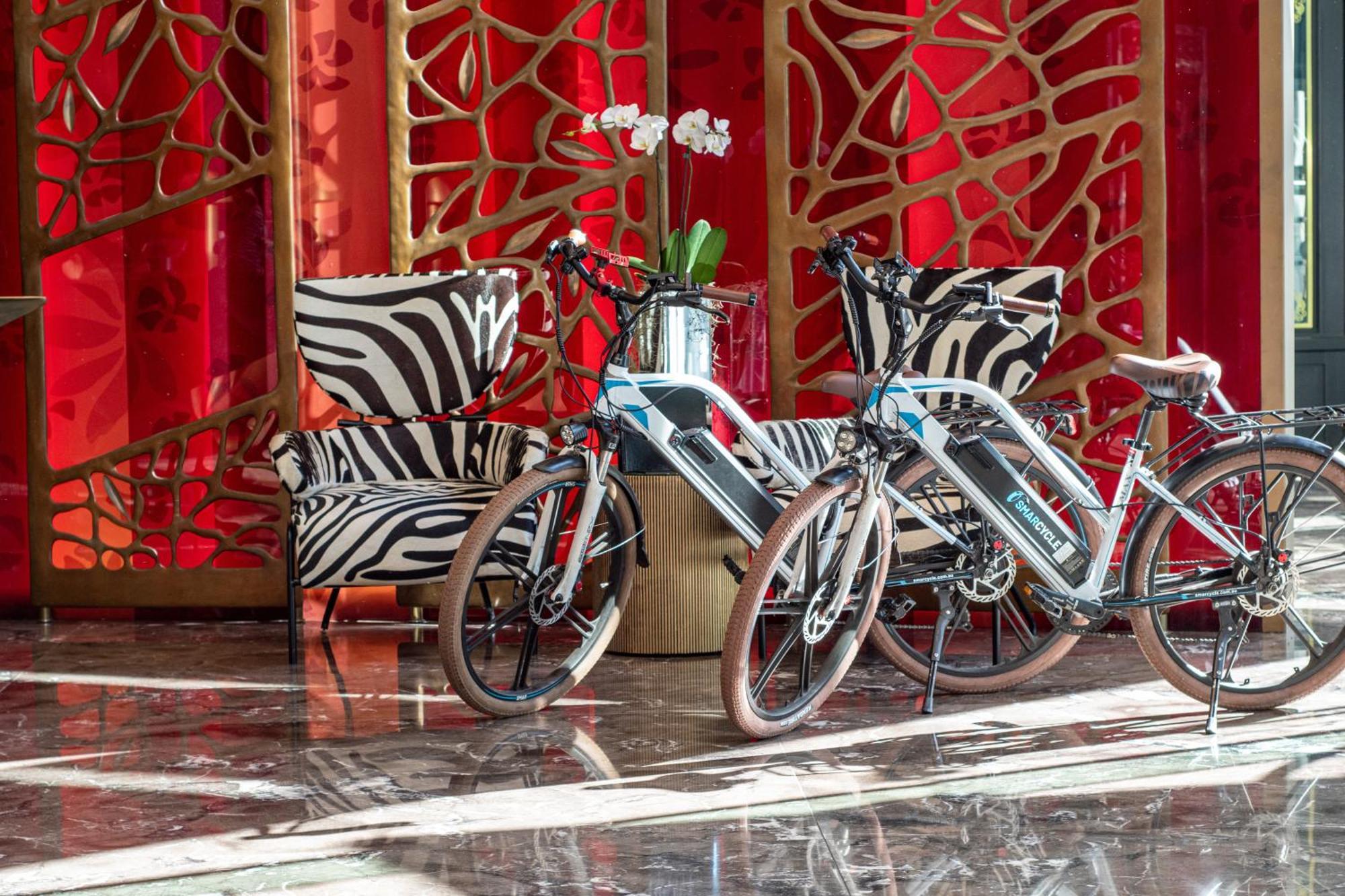 Emporium Hotel South Bank Брисбен Экстерьер фото Bicycles at the lobby