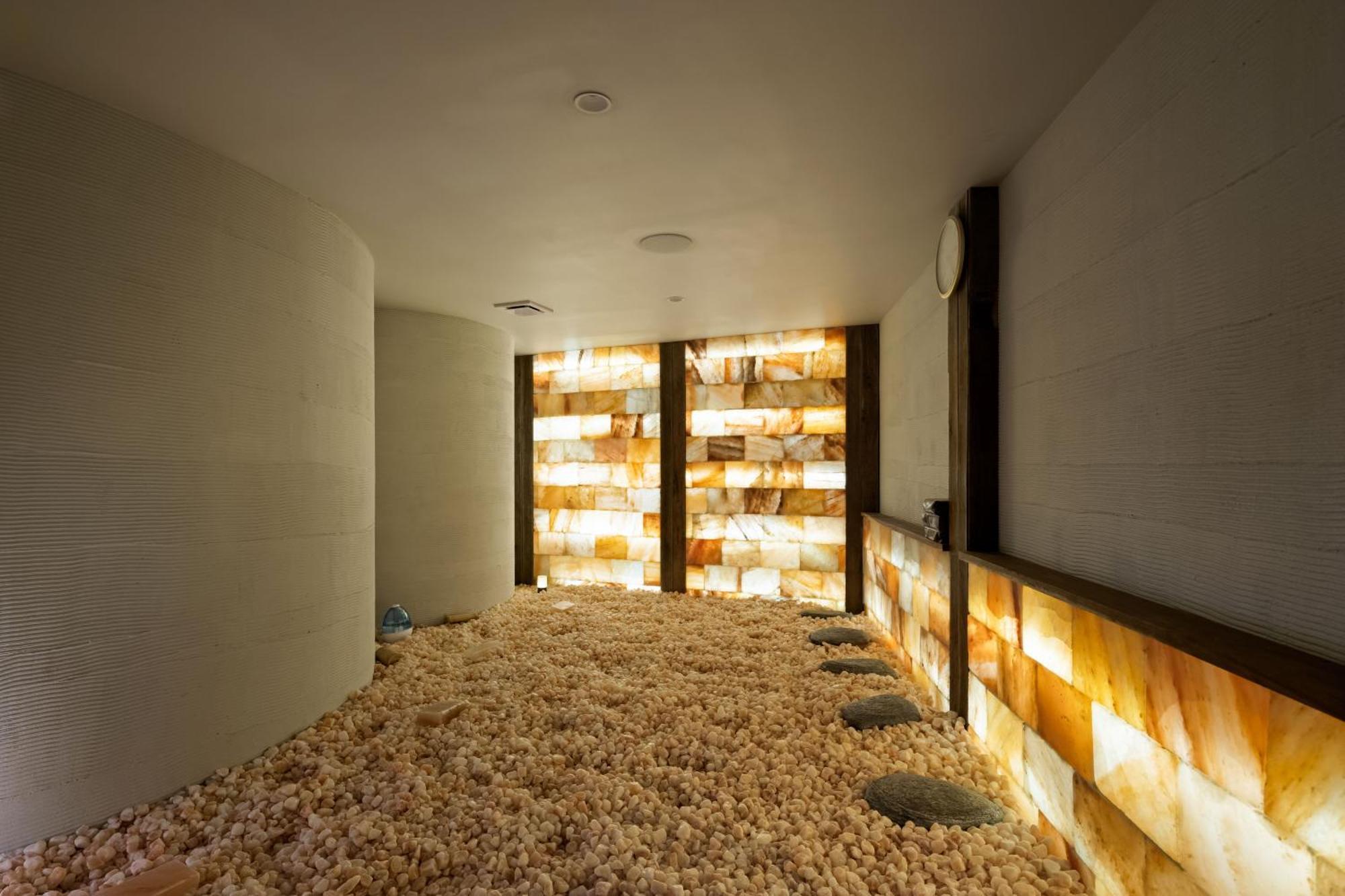 Emporium Hotel South Bank Брисбен Экстерьер фото A salt cave in a spa