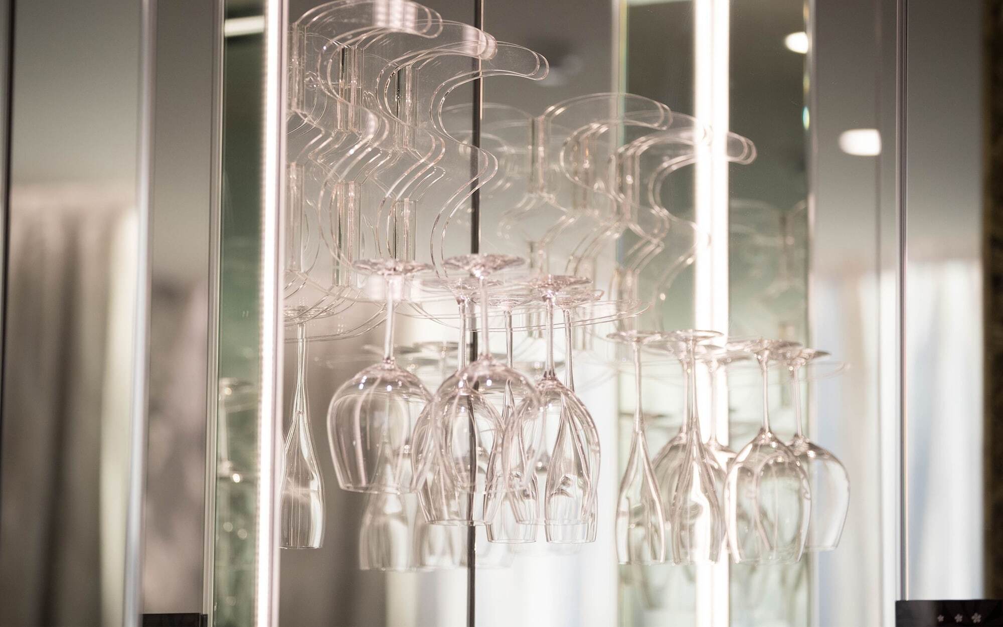 Emporium Hotel South Bank Брисбен Экстерьер фото Wine glasses
