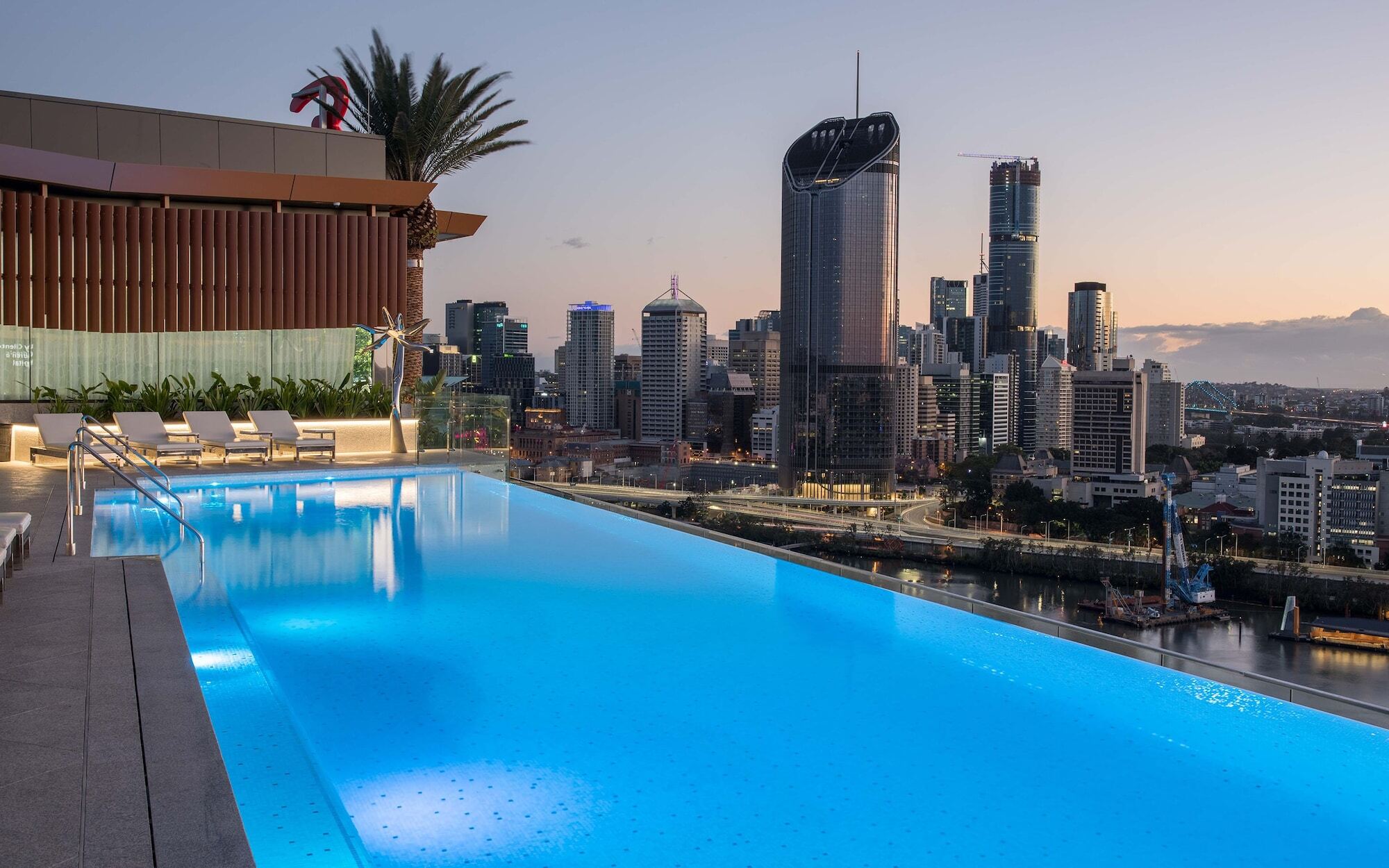 Emporium Hotel South Bank Брисбен Экстерьер фото The rooftop pool at the Emporium Hotel South Bank